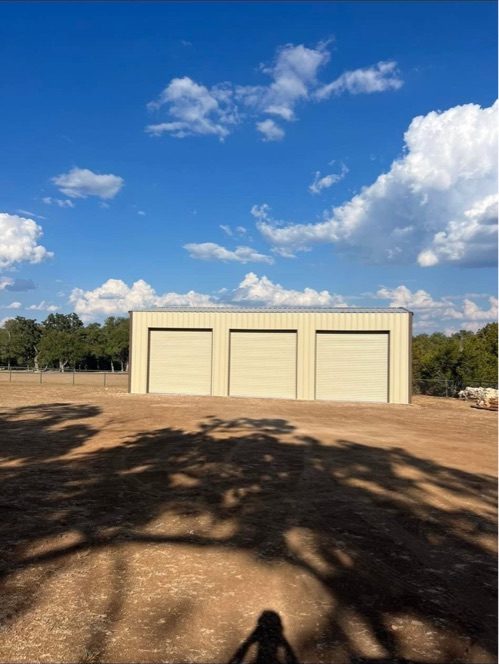 3-bay tan metal building constructed in Canyon Lake, TX by LR Mobile Welding